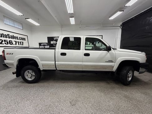 Used 2005 Chevrolet Silverado 2500 LS AWD/4WD image 2