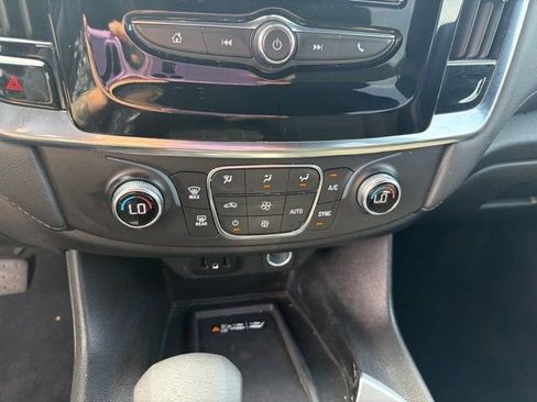 Used 2023 Chevrolet Traverse LT FWD image 20