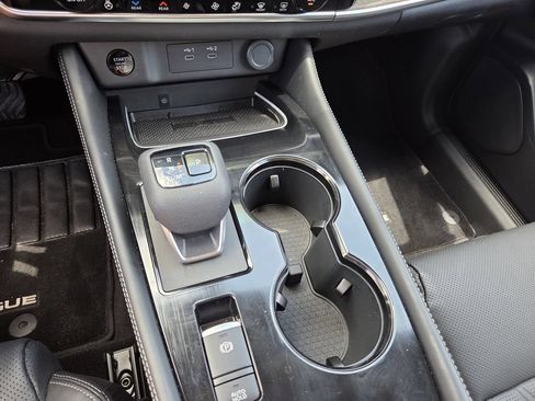 Used 2025 Nissan Rogue Platinum w/ Tech Package FWD image 12