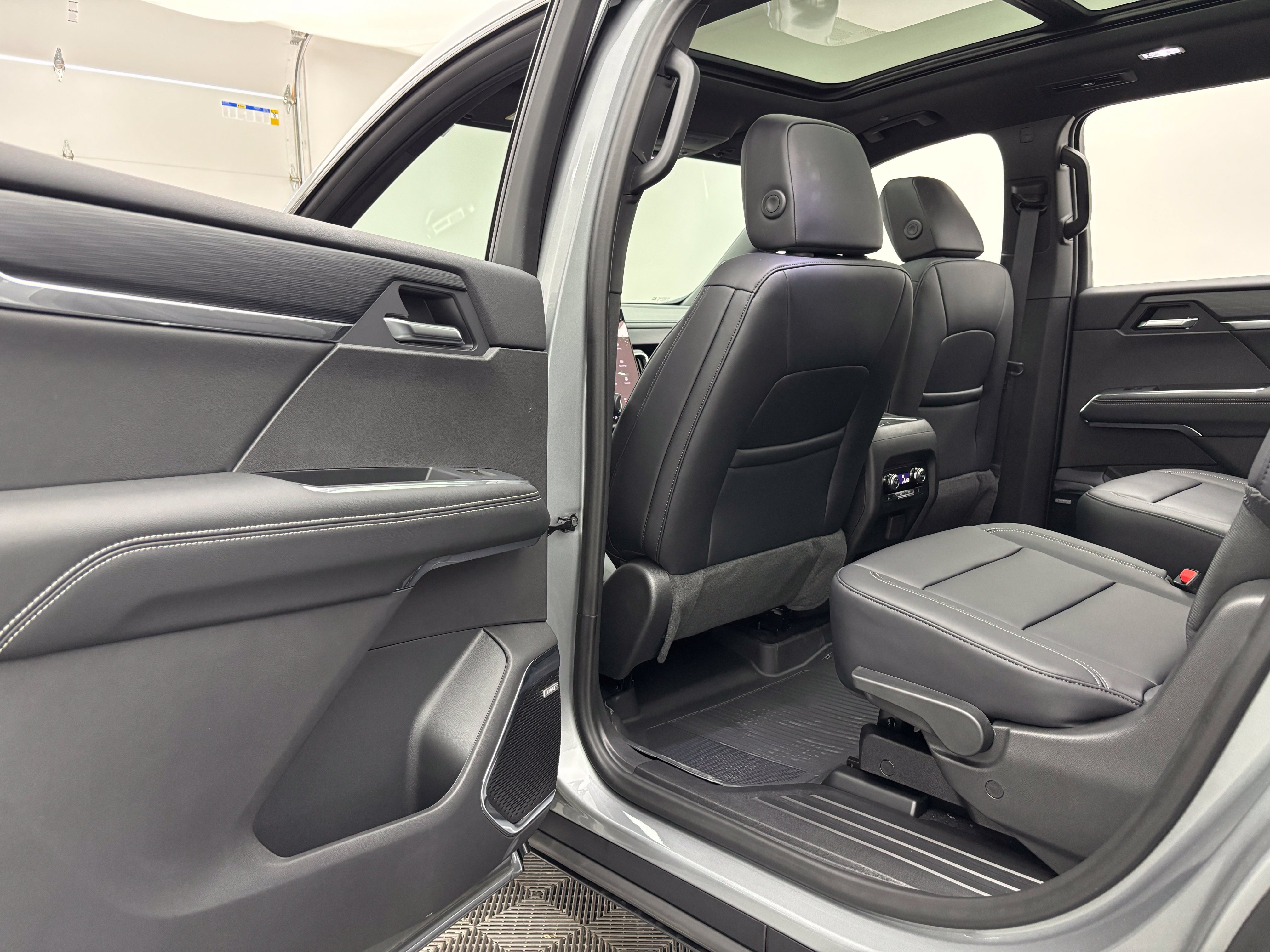 New 2027 GMC Acadia Elevation w/ Black Edition AWD/4WD image 43