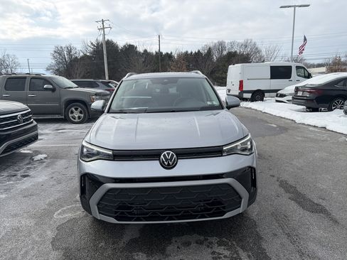 New 2026 Volkswagen Taos SE image 2