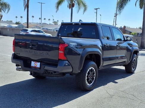 Certified 2025 Toyota Tacoma TRD Off-Road AWD/4WD image 5