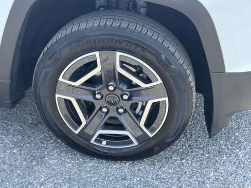 Used 2026 Jeep Cherokee Limited AWD/4WD image 9