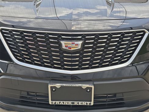 Certified 2023 Cadillac XT4 Luxury w/ Cold Weather Package FWD image 6