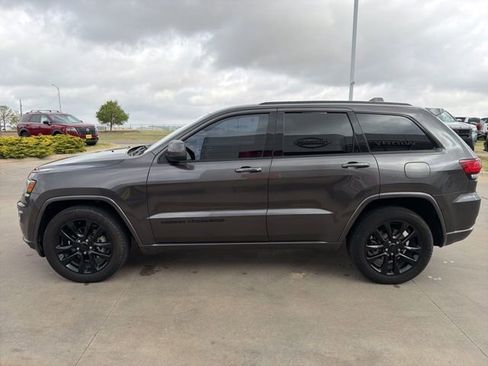 Used 2020 Jeep Grand Cherokee Altitude RWD image 4