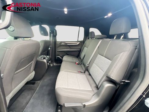 Used 2025 GMC Acadia Elevation image 33