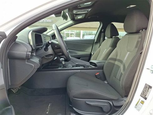Certified 2025 Hyundai Elantra Sport image 13