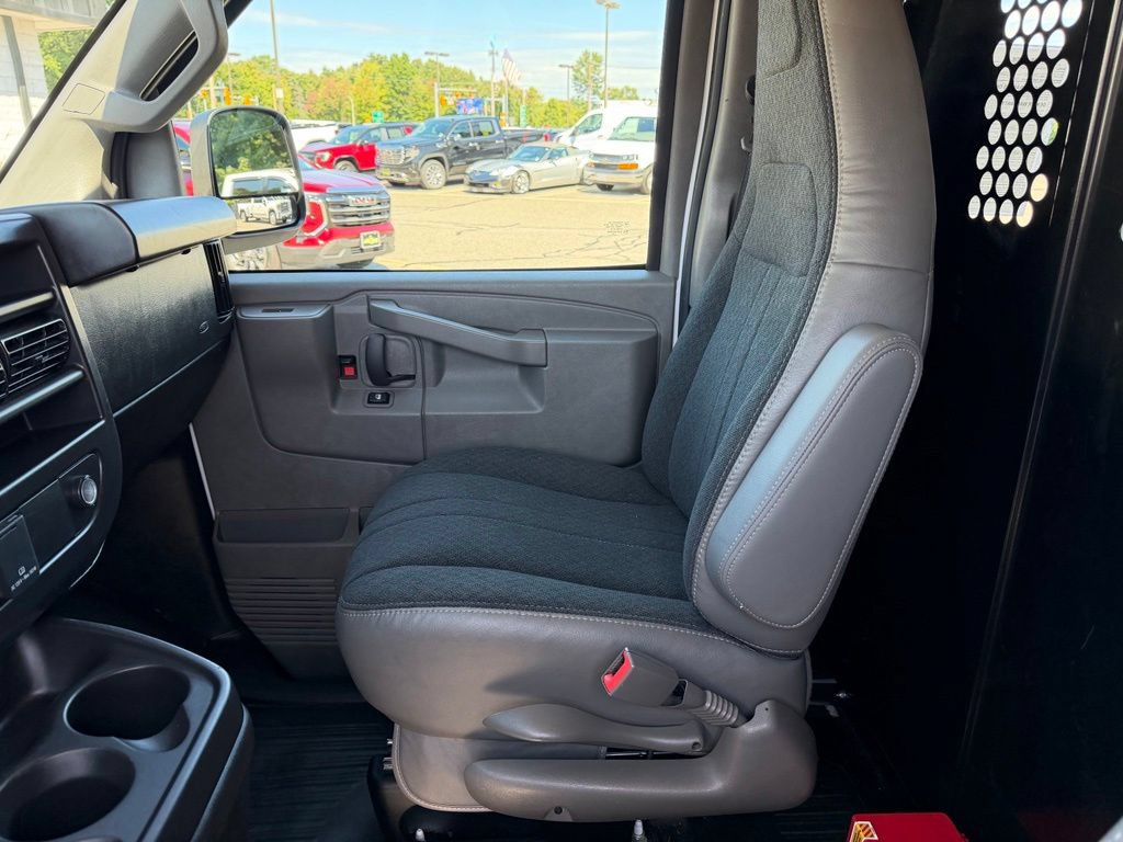 Used 2025 Chevrolet Express 2500 w/ Driver Convenience Package RWD image 15
