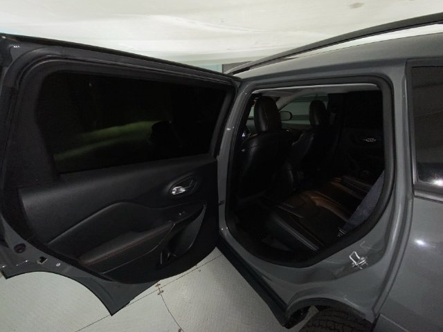 Used 2022 Jeep Cherokee Trailhawk AWD/4WD image 21