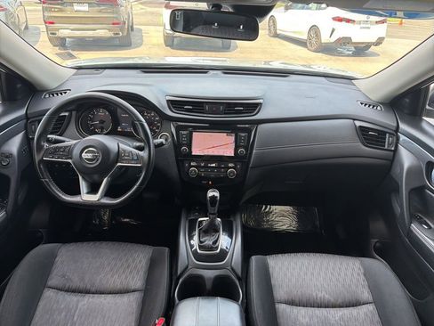 Used 2019 Nissan Rogue SV w/ Premium Package FWD image 12