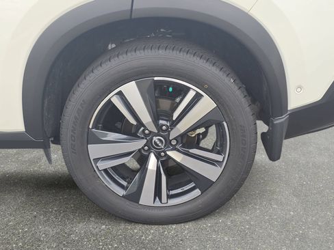 Used 2023 Nissan Rogue SL w/ SL Premium Package FWD image 32