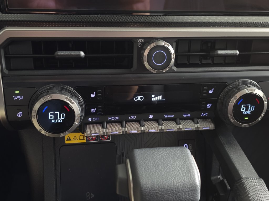 Used 2025 Toyota 4Runner Limited w/ Tow Technology Package AWD/4WD image 21