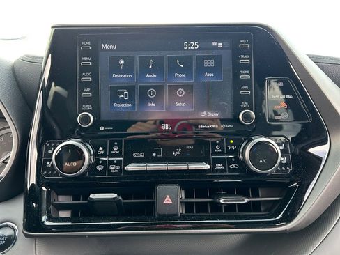 Used 2022 Toyota Highlander Limited AWD/4WD image 24
