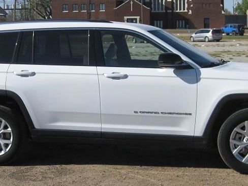 Used 2023 Jeep Grand Cherokee L Limited w/ Luxury Tech Group II AWD/4WD image 6