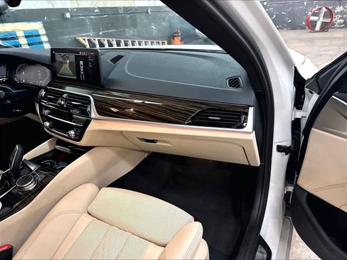Used 2023 BMW 530i w/ Convenience Package RWD image 17
