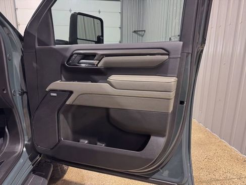 Used 2025 Chevrolet Silverado 2500 ZR2 w/ Technology Package image 24