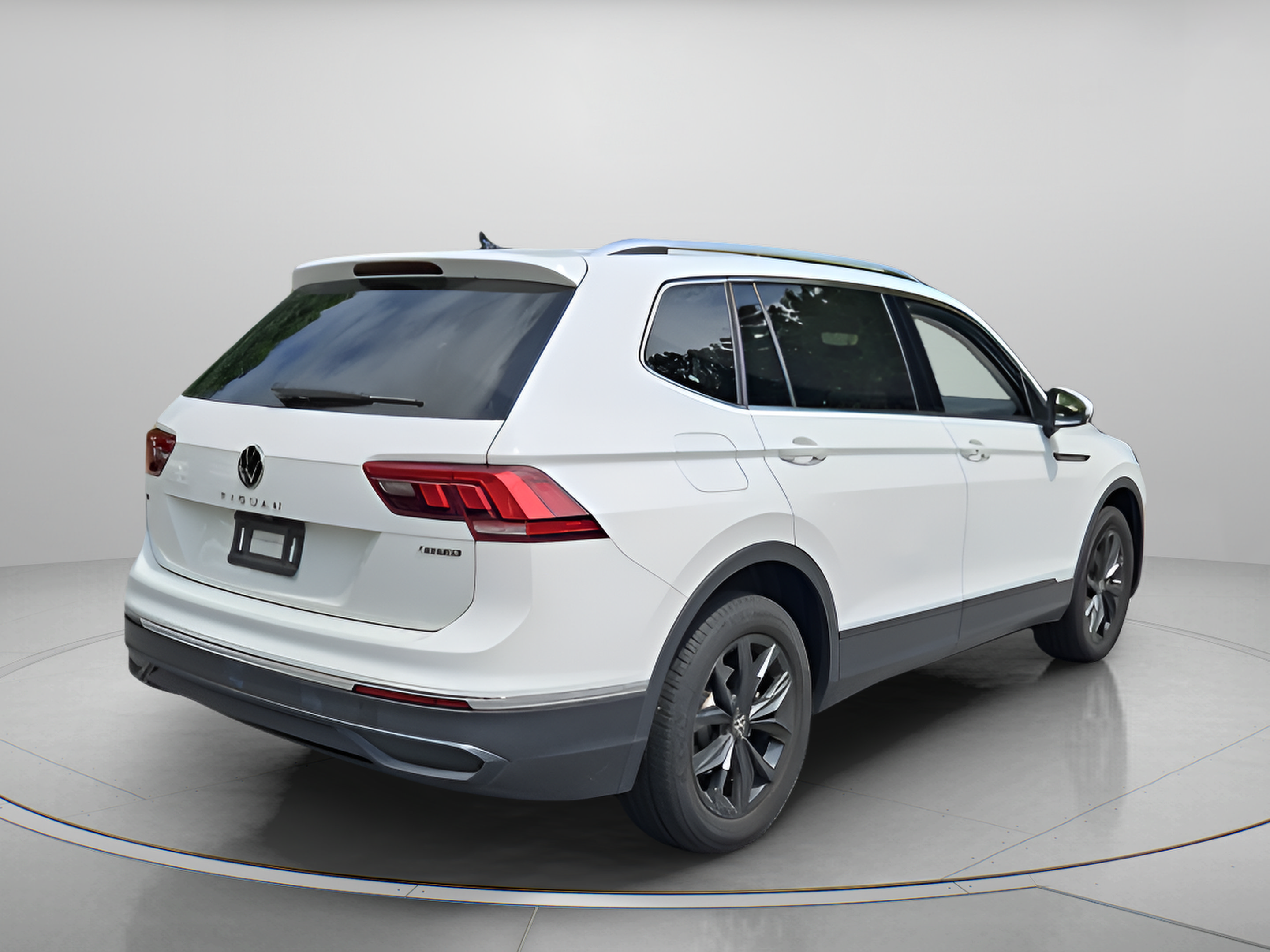 Certified 2024 Volkswagen Tiguan SE AWD/4WD image 5