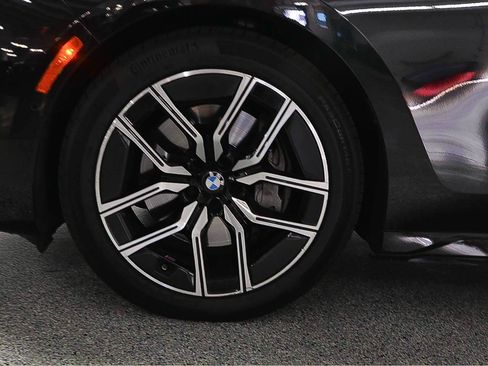 Used 2025 BMW 740i xDrive AWD/4WD image 5