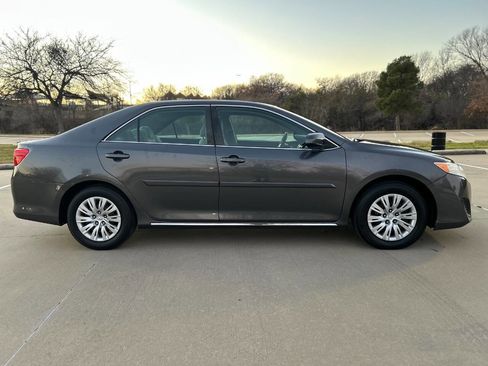 Used 2014 Toyota Camry LE image 5