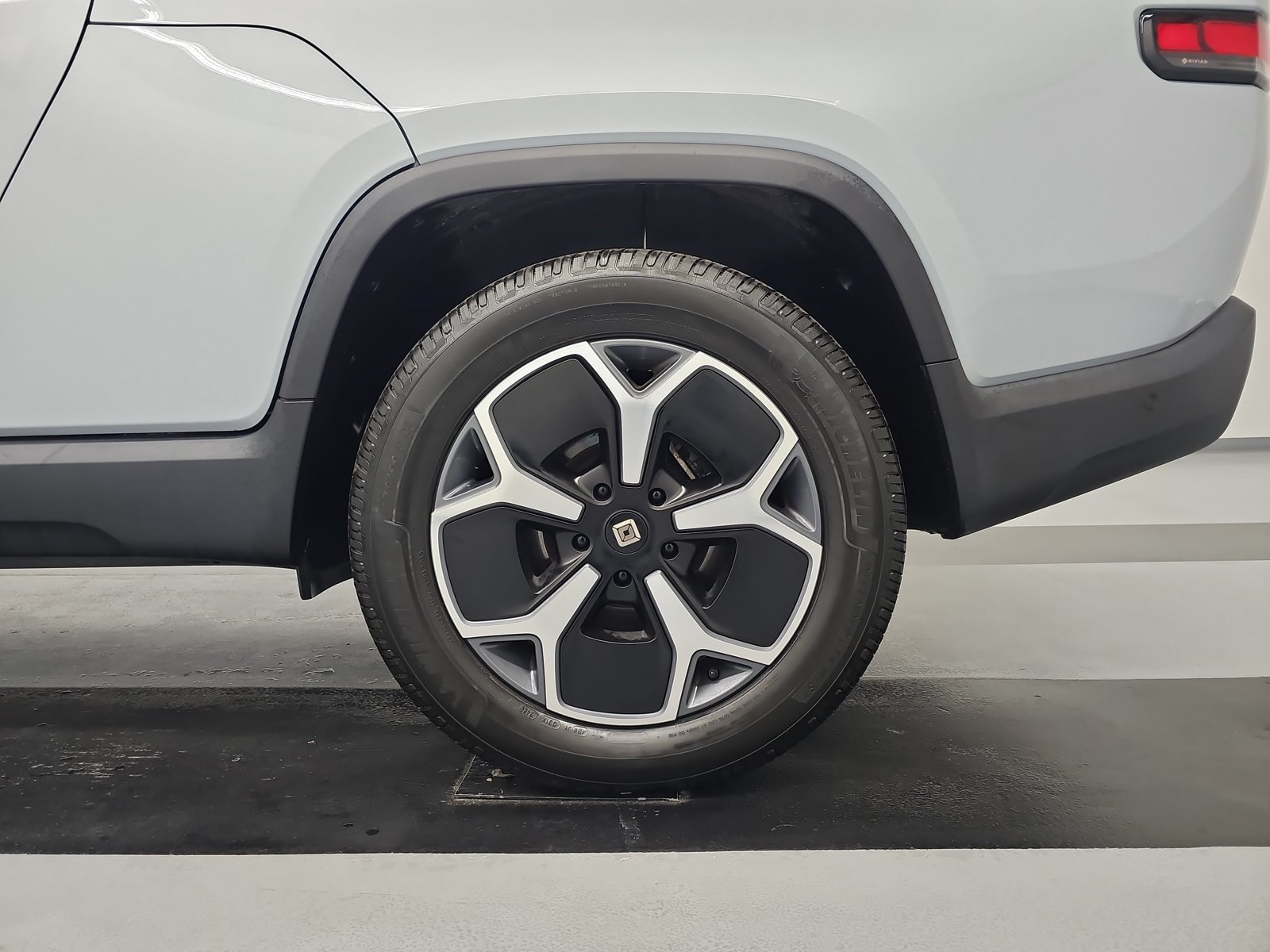 Used 2024 Rivian R1T Adventure Dual AWD/4WD image 10