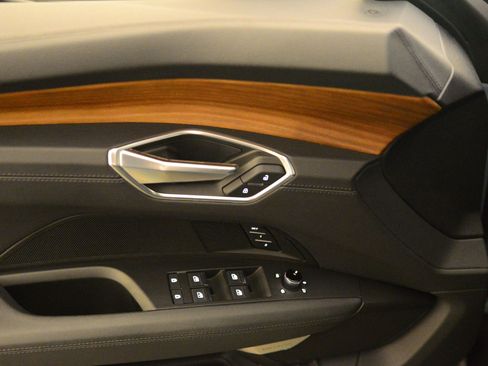 Certified 2023 Audi e-tron GT Premium Plus image 9