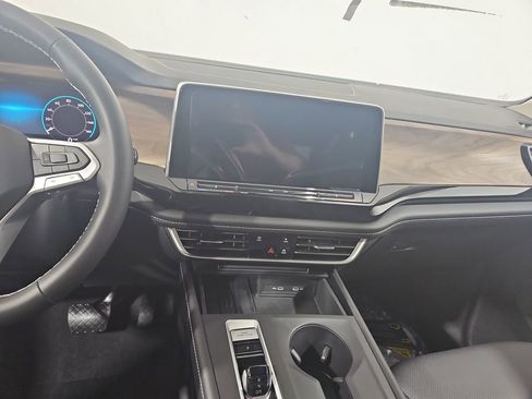 New 2026 Volkswagen Atlas SE image 17