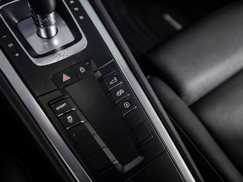 Used 2022 Porsche 718 Cayman RWD image 28