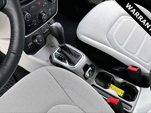 Used 2022 Jeep Renegade Latitude w/ Convenience Group image 17