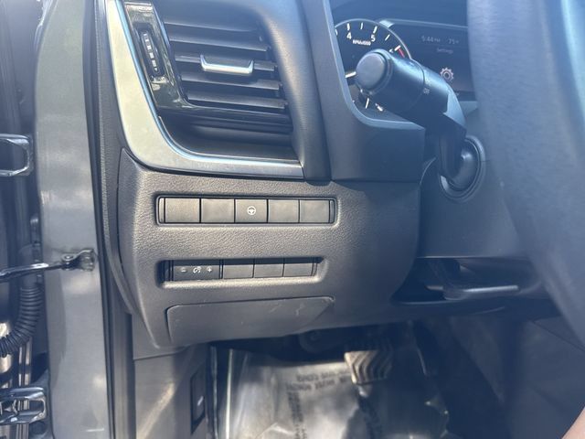 Used 2023 Nissan Rogue SV FWD image 24