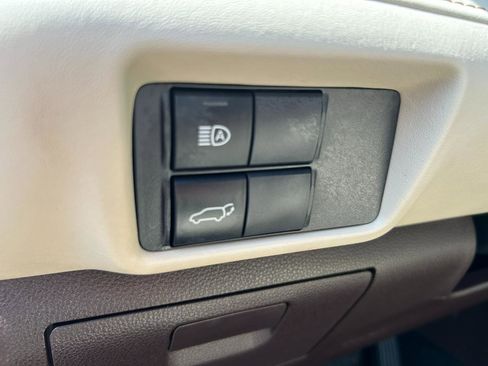Used 2022 Toyota Highlander XLE AWD/4WD image 14