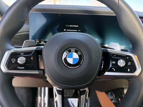 Used 2023 BMW 740i image 32
