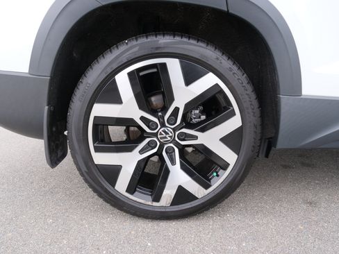 Used 2022 Volkswagen Taos SEL image 11