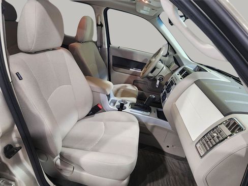 Used 2010 Mercury Mariner 4WD image 22