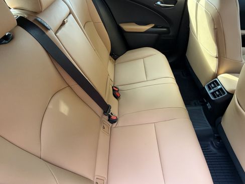 Certified 2026 Lexus UX 300h FWD image 39