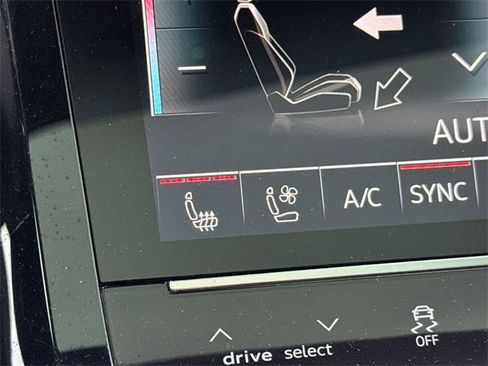 Used 2024 Audi Q8 e-tron Premium Plus w/ Premium Plus Package image 22