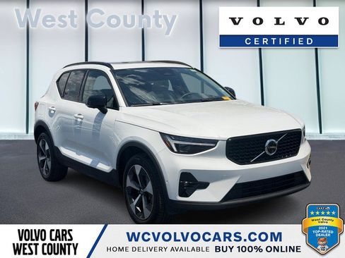 Certified 2026 Volvo XC40 B5 Plus AWD/4WD image 1