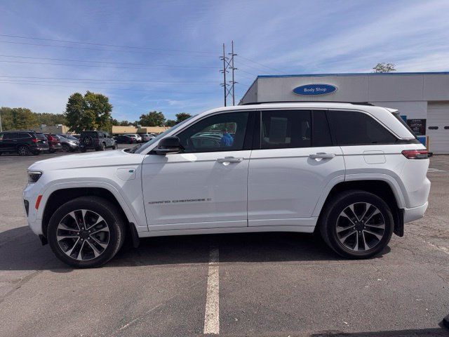 Used 2023 Jeep Grand Cherokee Overland w/ Luxury Tech Group IV AWD/4WD image 5