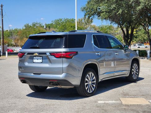 Used 2023 Chevrolet Traverse Premier FWD image 5