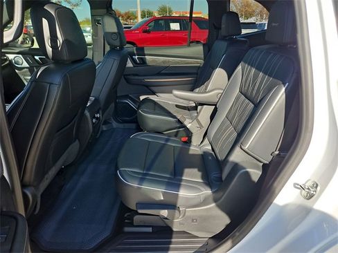 Used 2025 Buick Enclave Avenir w/ Super Cruise Package image 26