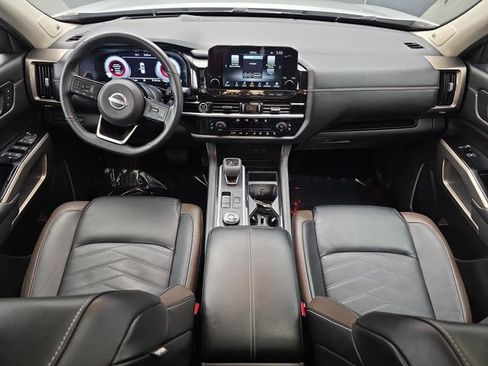 Used 2024 Nissan Pathfinder Platinum w/ Cargo Package image 21