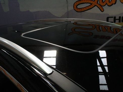 Used 2023 Buick Enclave Avenir image 5