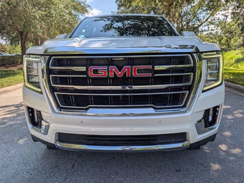 Used 2023 GMC Yukon XL SLT AWD/4WD image 2