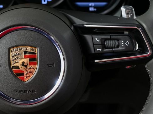 Certified 2025 Porsche Macan image 11