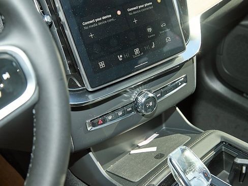 New 2026 Volvo XC90 B5 Plus w/ Protection Package image 16