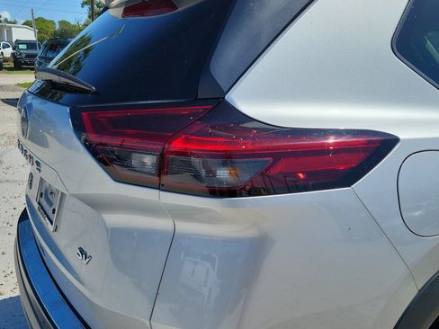 Used 2023 Nissan Rogue SV FWD image 11