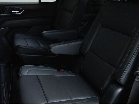 Used 2025 GMC Yukon Denali AWD/4WD image 26