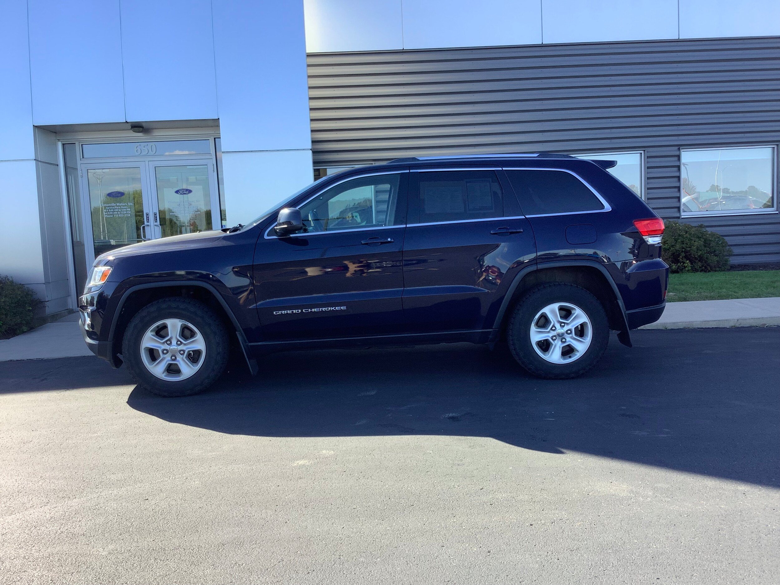 Used 2014 Jeep Grand Cherokee Laredo w/ All Weather Capability Group AWD/4WD image 2