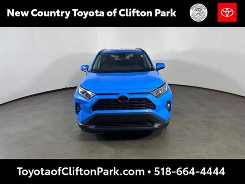 Used 2021 Toyota RAV4 XLE Premium w/ Carpet Mat Package (TMS) FWD image 8