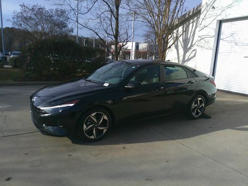 Used 2023 Hyundai Elantra SEL w/ Convenience Package image 8