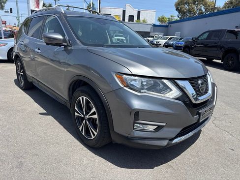 Used 2020 Nissan Rogue SV w/ Sun & Sound Touring Package FWD image 1